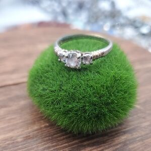 Elegant Silver Ring with Clear Stones Size 6 18k Hge R802